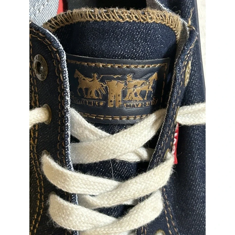 LEVI'S Shoes - Women's - Size 8 - Sneakers - Comfort Tech - Shoes